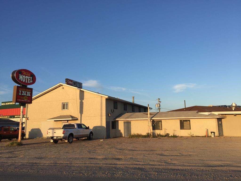 Wakiki Motel&Lounge Meadow Lake Buitenkant foto